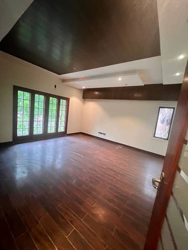 5 Kanal Commercial House For Rent In Gulberg. 11