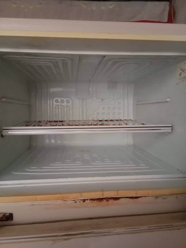 Dawlance fridge . medium size . 2