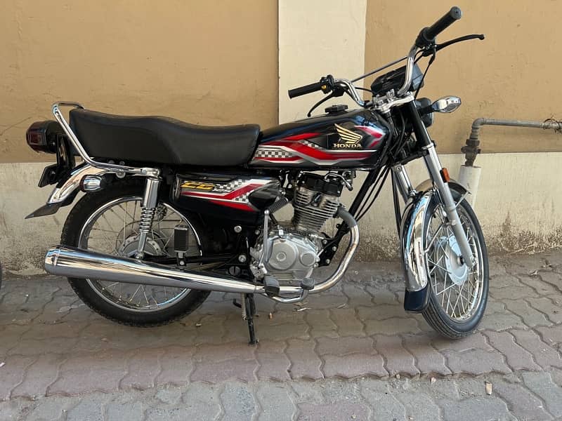 Honda 125 look like new 10/10 condition unregister 4