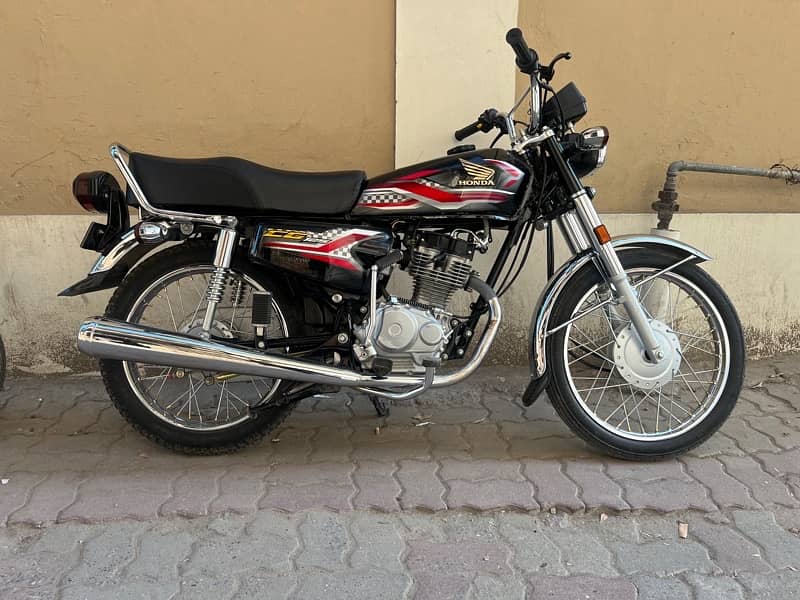 Honda 125 look like new 10/10 condition unregister 5