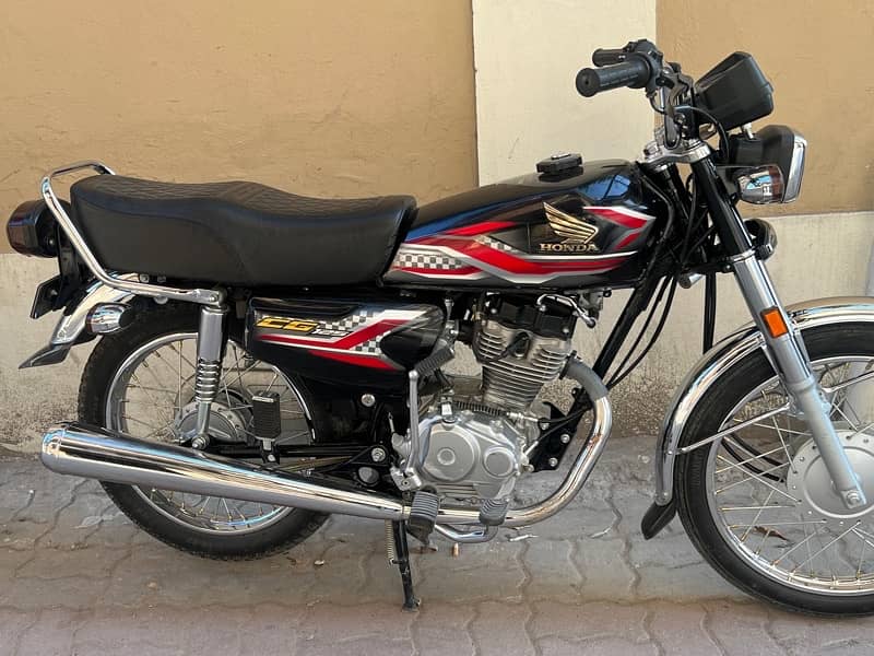 Honda 125 look like new 10/10 condition unregister 7