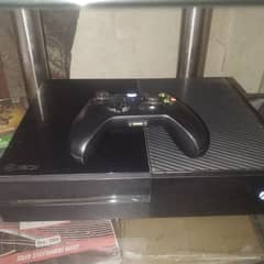 Xbox one 500 GB with one controller and 6 digital games and 2 cds