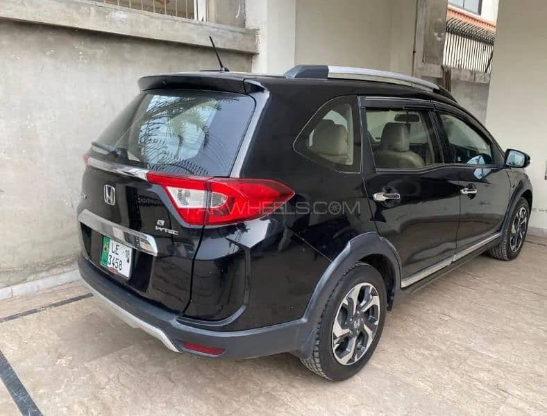 Rent a Car Service in Rs 5000 per day/_. Corolla, Honda BRV,Yaris 3