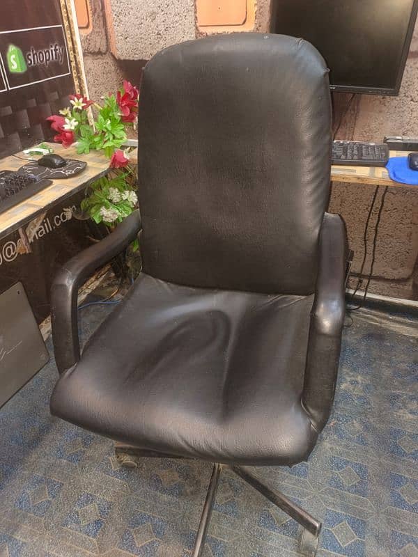 computer chair office chair Executive chair condition Good 0