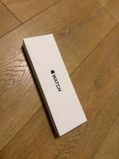 Apple Watch SE box pack