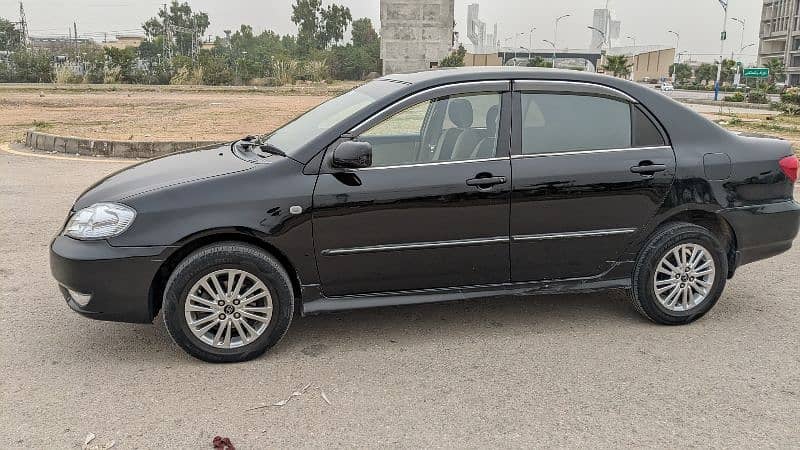 Toyota Corolla SE Saloon Automatic 3