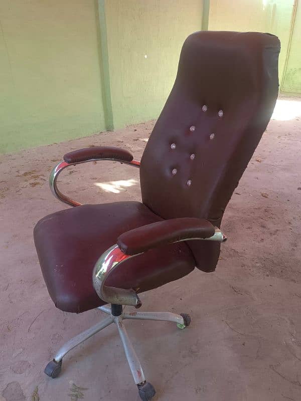 Office chair Executive chair condition like new  Sahiwal 2