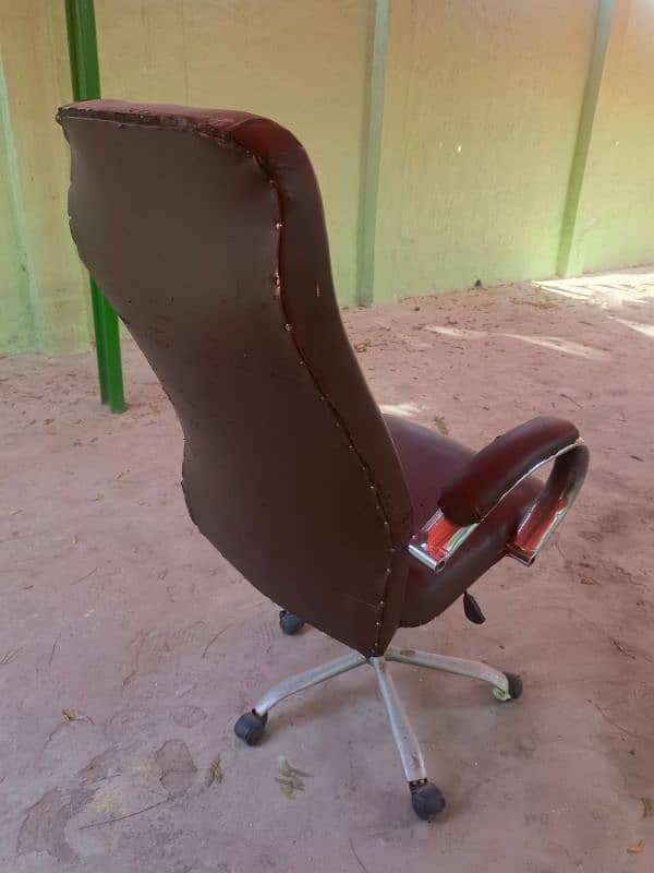 Office chair Executive chair condition like new  Sahiwal 3