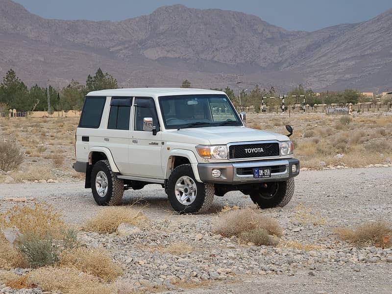 Toyota Land Cruiser 2015 0