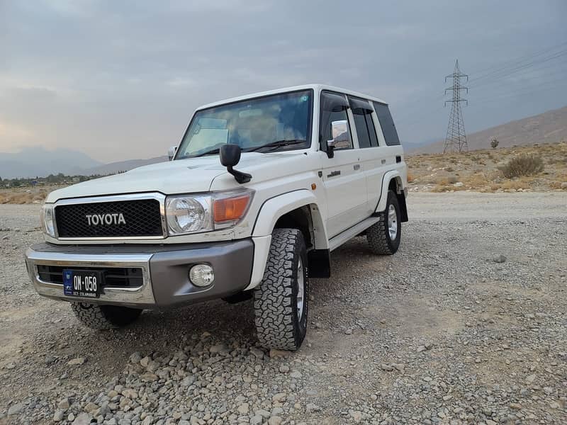 Toyota Land Cruiser 2015 1