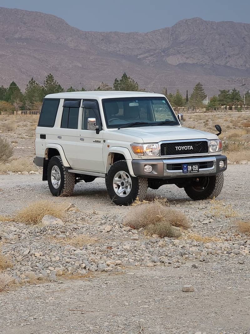 Toyota Land Cruiser 2015 4