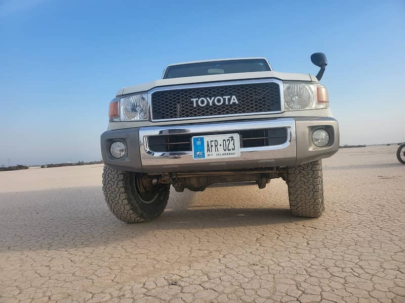 Toyota Land Cruiser 2015 12