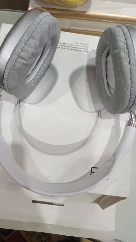 bluetooth headphones 1