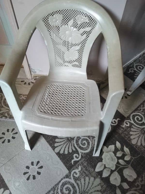 10 Plastic Good Quality Chairs 1