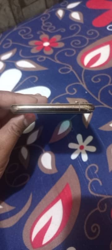 I Phone  Xs Max 256 GB Gold 3