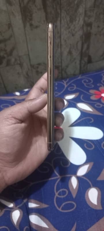 I Phone  Xs Max 256 GB Gold 6