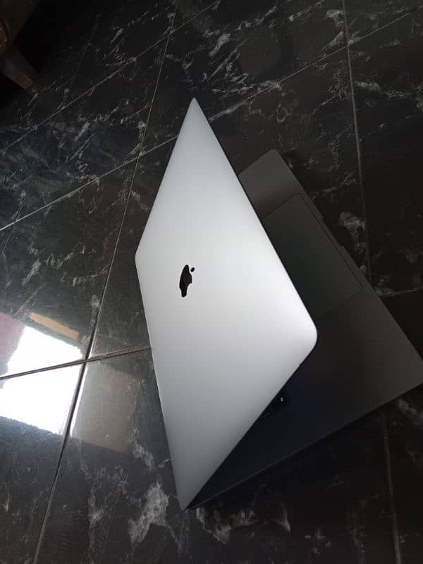 MacBook pro 2019_16inch ( 16GB/512GB SSD ) 3