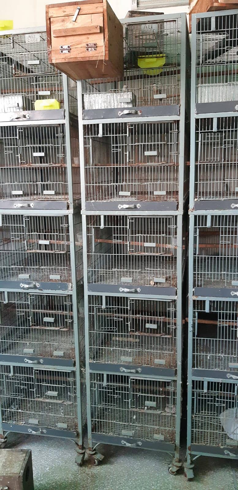 6 Cages for sale 5