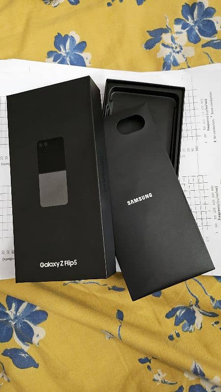 Samsung Galaxy Z Flip 5 8