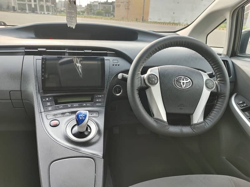 Toyota Prius 2011 7