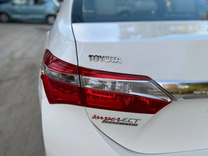 Toyota Corolla Altis 2016 10