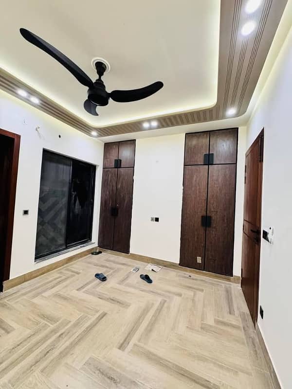 5 Marla 2 badroom upper portion available for rent in dha phase 9 town very good location 28