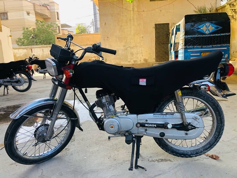 Honda CG-125 karachi number 2