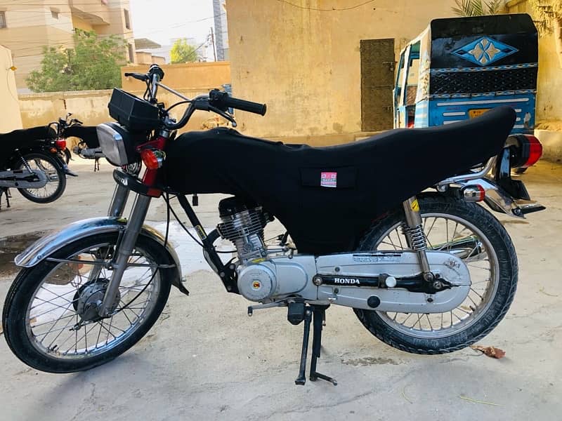 Honda CG-125 karachi number 3