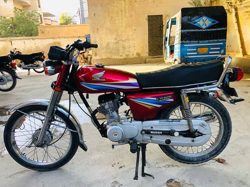 Honda CG-125 karachi number 9