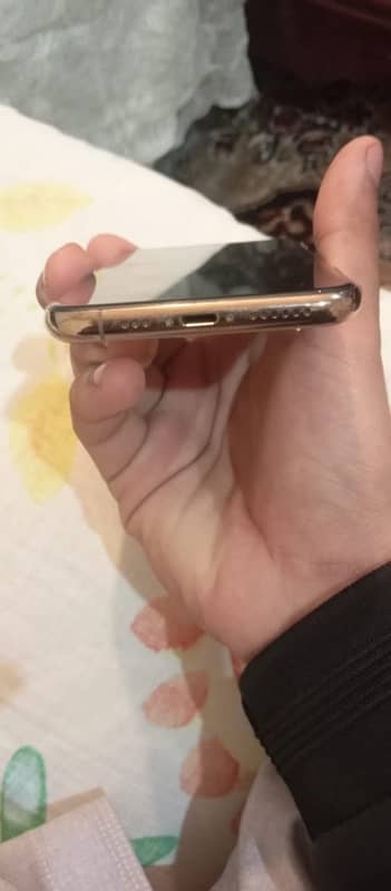 iPhone 11pro 10/9 condition 1