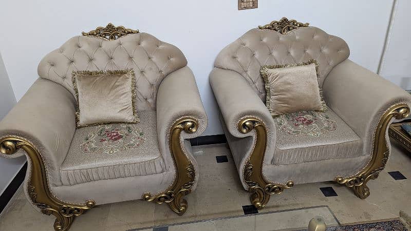 7 seated sofa set with middle table and side tables 3