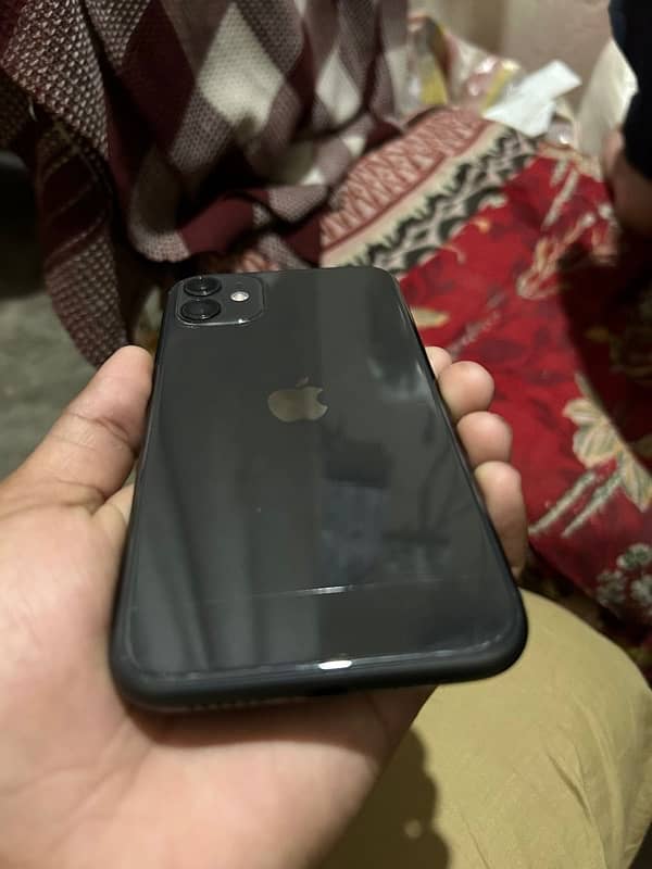 iPhone 11 4