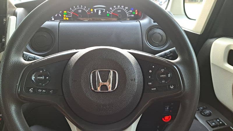 Honda N Box 2021 model. 2025 import. Total Genioun 5