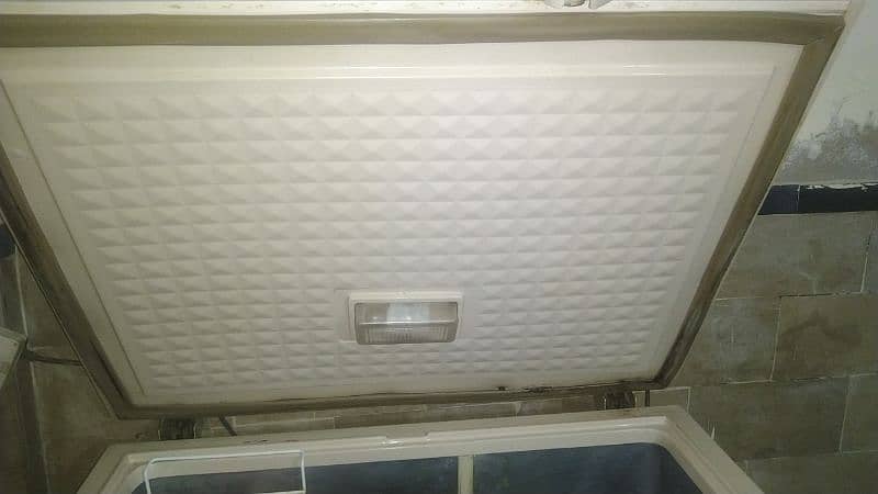 Iam selling My Dawlance Deep Freezer 0