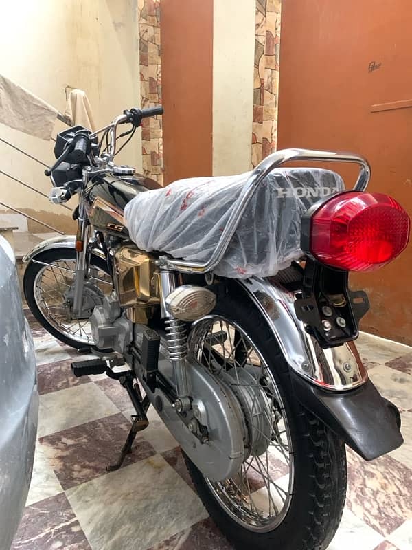 Honda CG 125 Special Gold Edition 2024 3