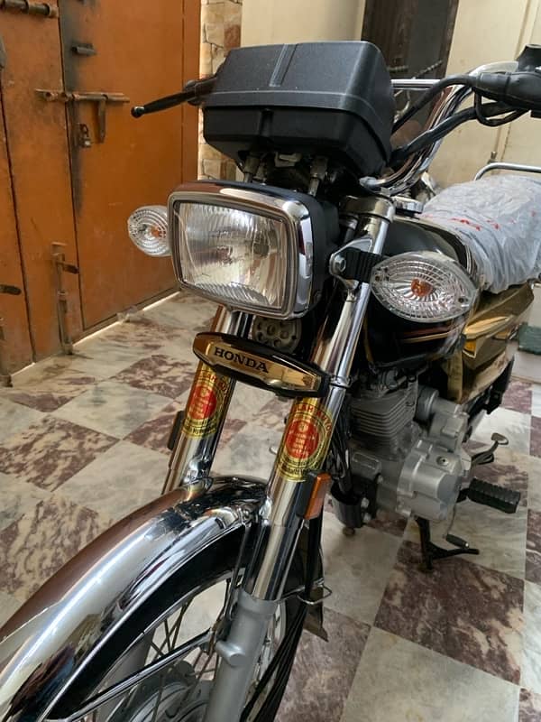 Honda CG 125 Special Gold Edition 2024 4