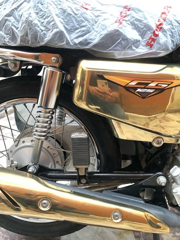 Honda CG 125 Special Gold Edition 2024 7