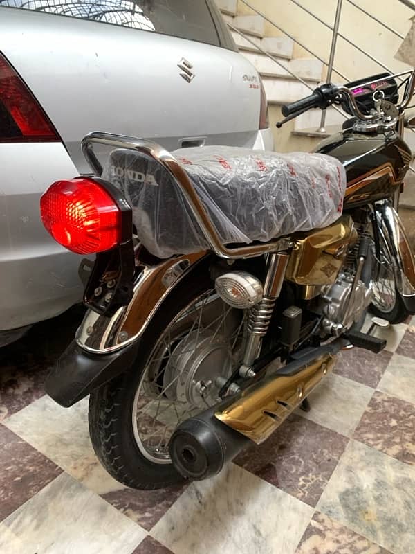 Honda CG 125 Special Gold Edition 2024 10