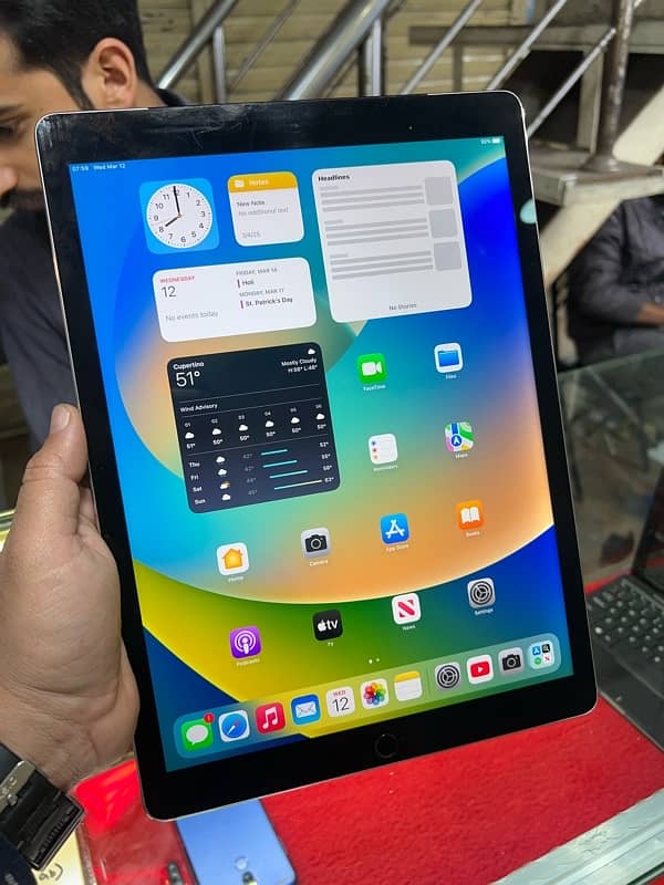 I pad pro 12.9 inch  128 hn 1