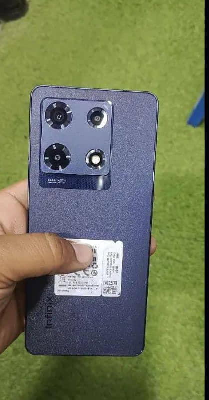 only phone hai box nai hai har chez ok hai koi  masla nai hai 0