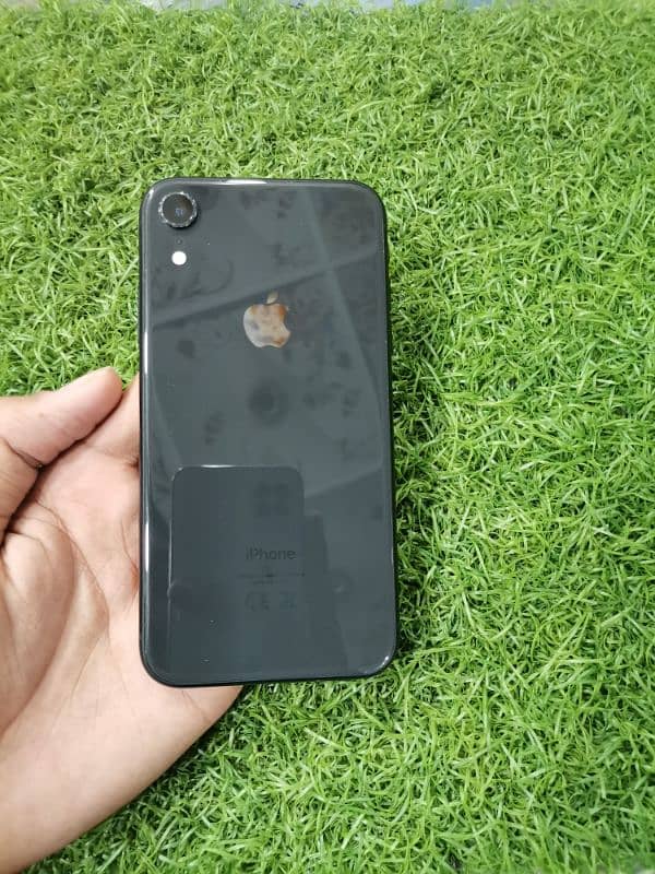 i phone XR 64 GB black color 0