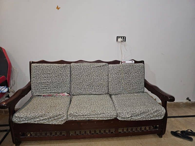 Behtreen woood sofa 0