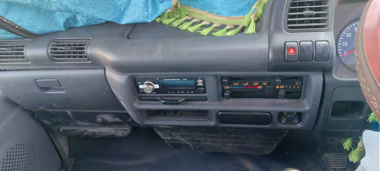 Isuzu NKR 4