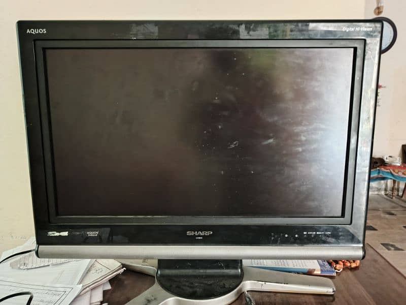 32 inch wall LCD 10/10 condition 0