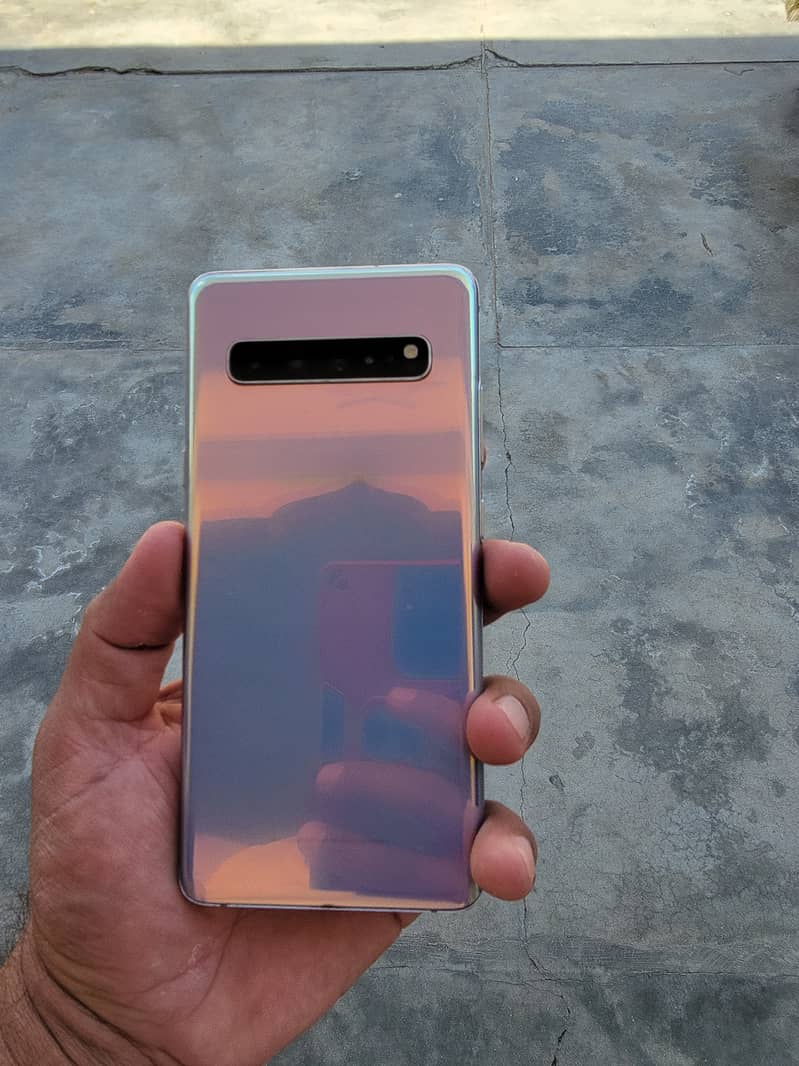 galaxy s10 plus 5g  8gb and 256gb 1