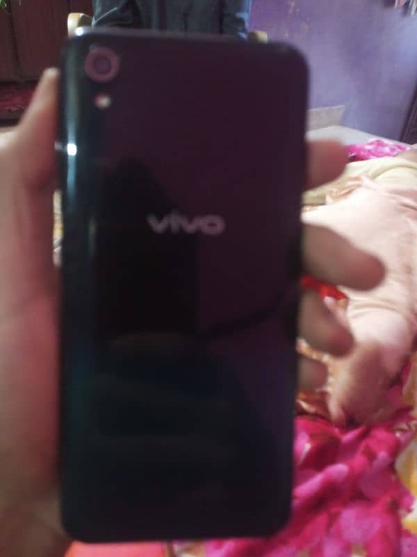 Vivo Y1s. 3