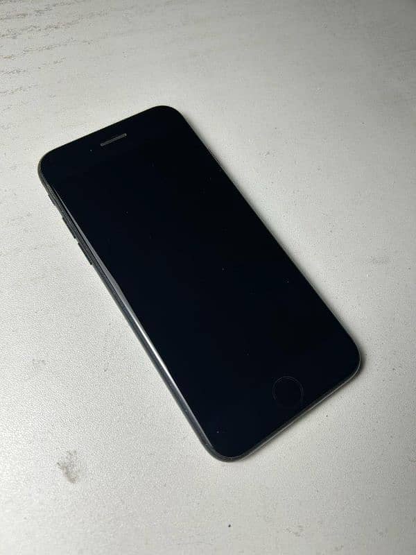 iPhone 7 | 32GB - 10/9 Condition with Box Charger 1