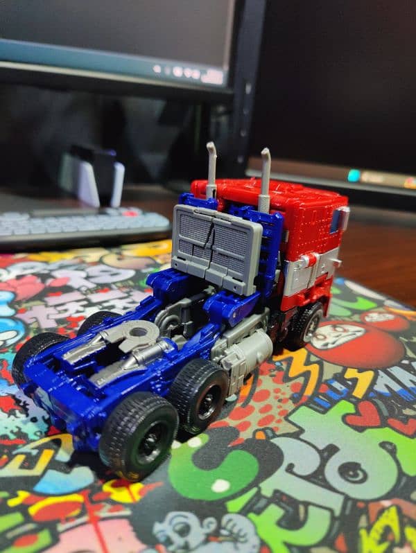 Optimus Prime Red Edition 8