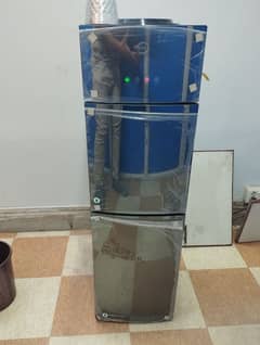 Pel curved glass door dispenser