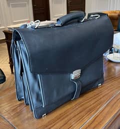 100 % genuine leather office/ laptop bag, very good condition